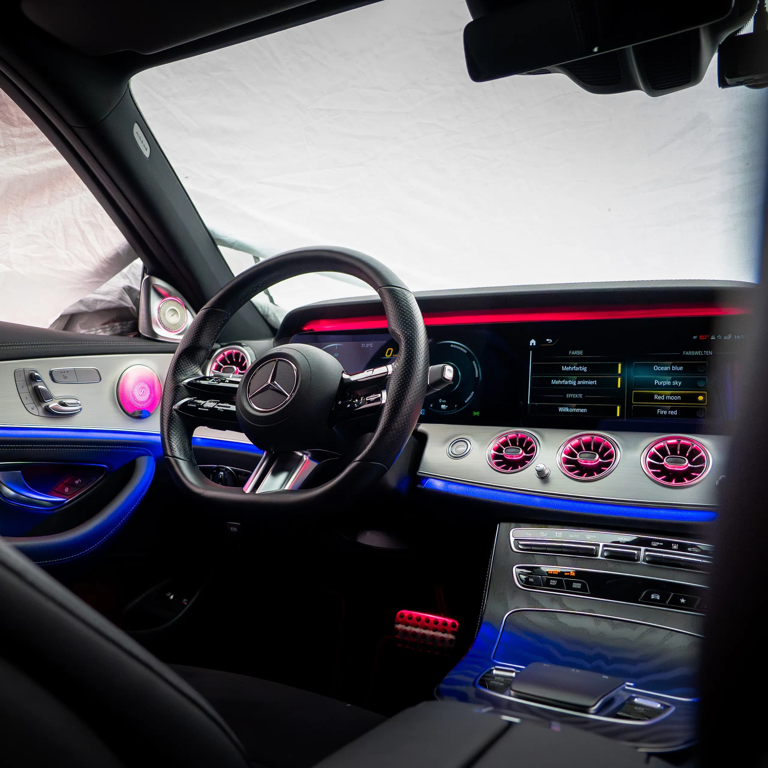 Mercedes E-Klasse W213 Turbinenlüftung mit integrierter Ambientebeleuchtung Detailfoto