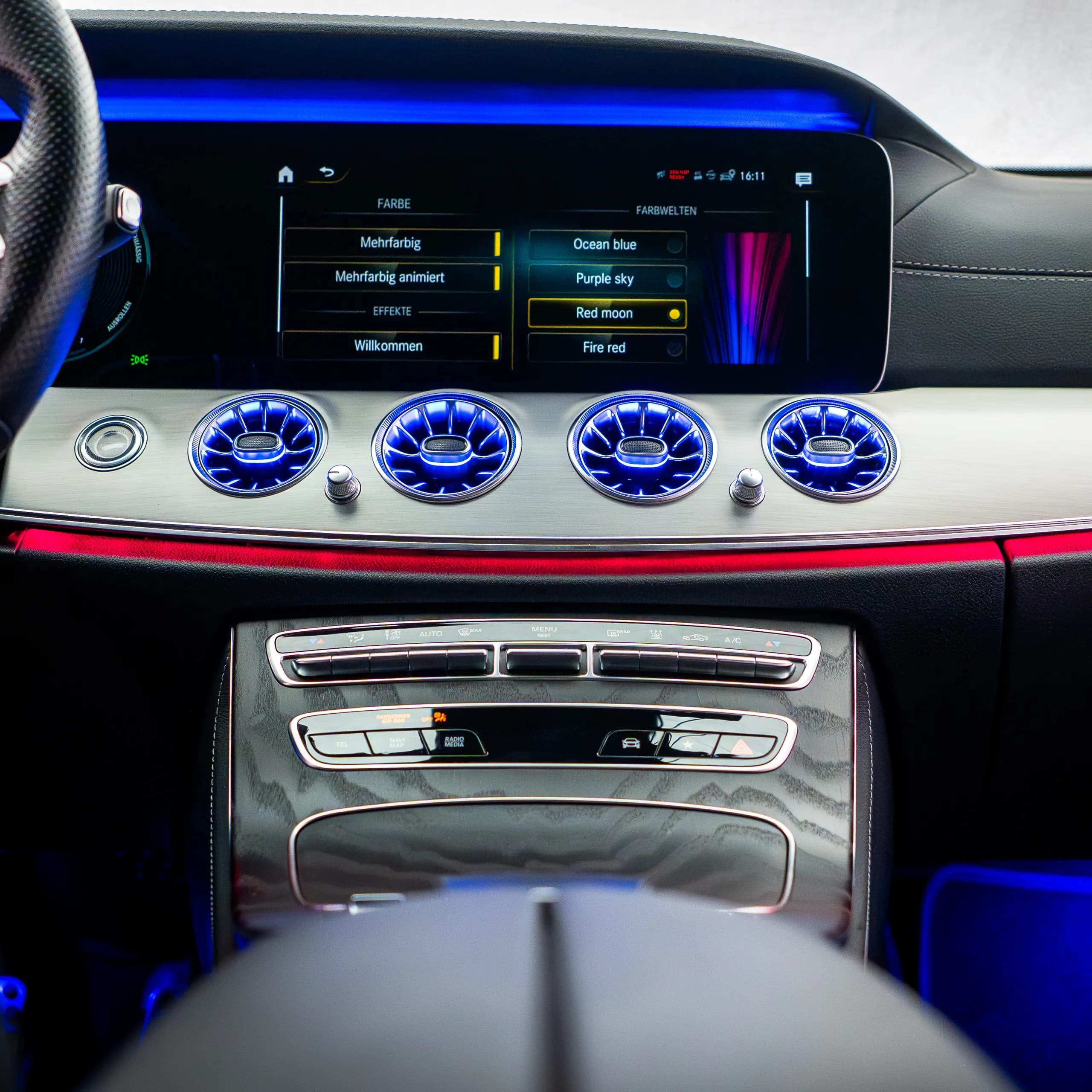 Nahaufnahme LED-Lichtkranz in Lüftungsdüse Mercedes W213