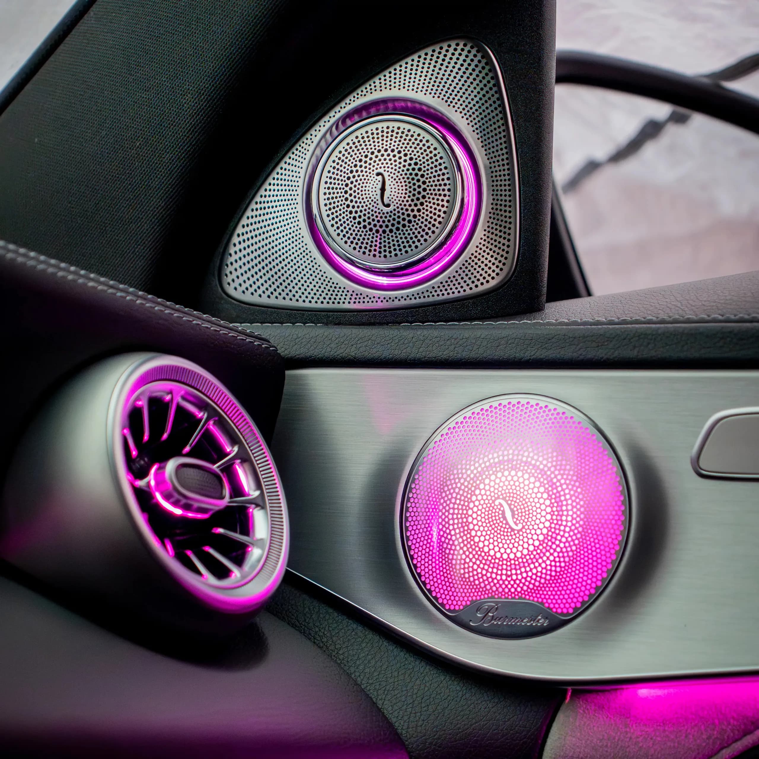 64-Farben Ambientebeleuchtung im Mercedes GLC X253 Innenraum