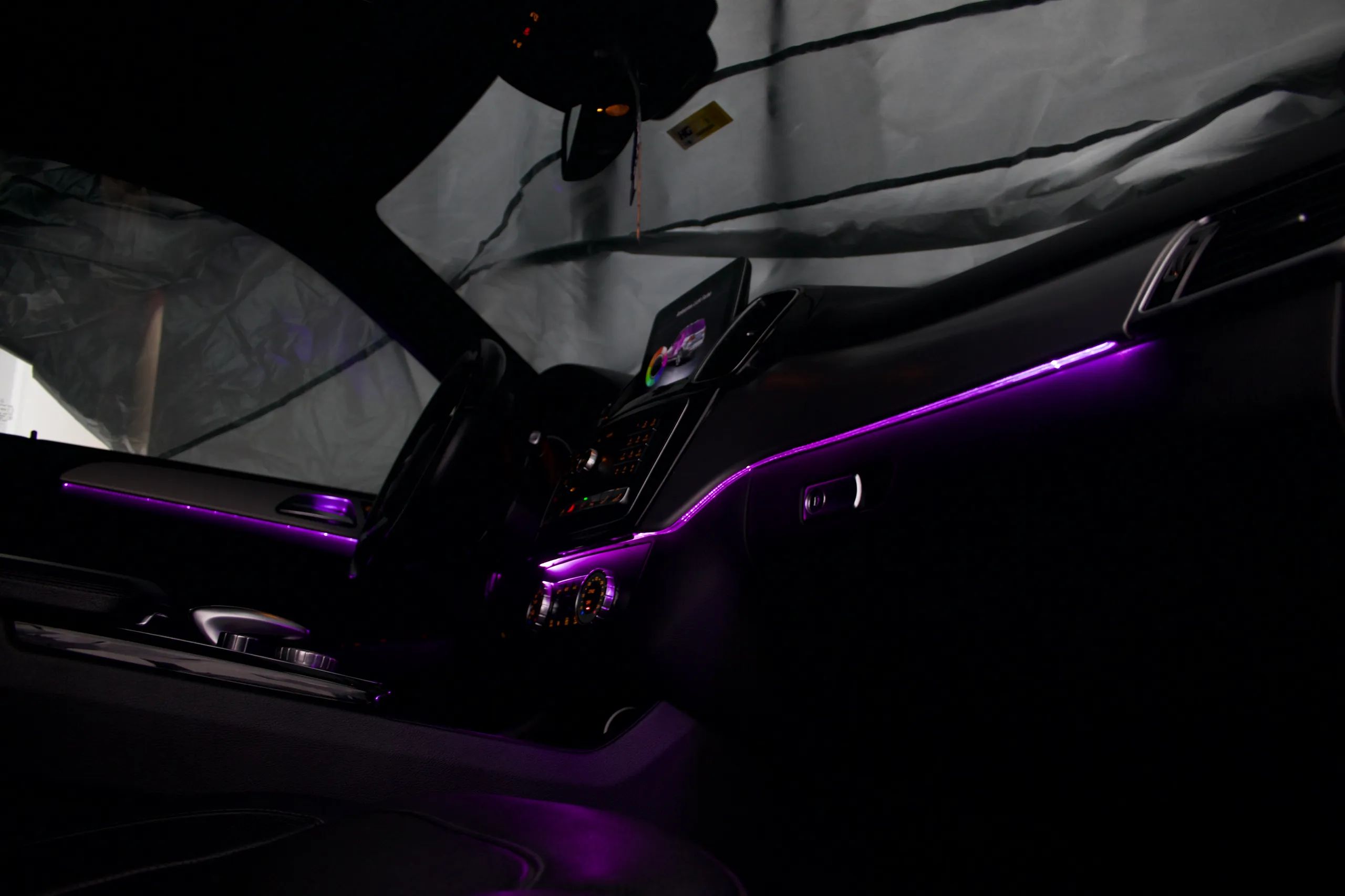 Interieurleisten Esche Schwarz mit Ambientebeleuchtung im Mercedes GLS X166