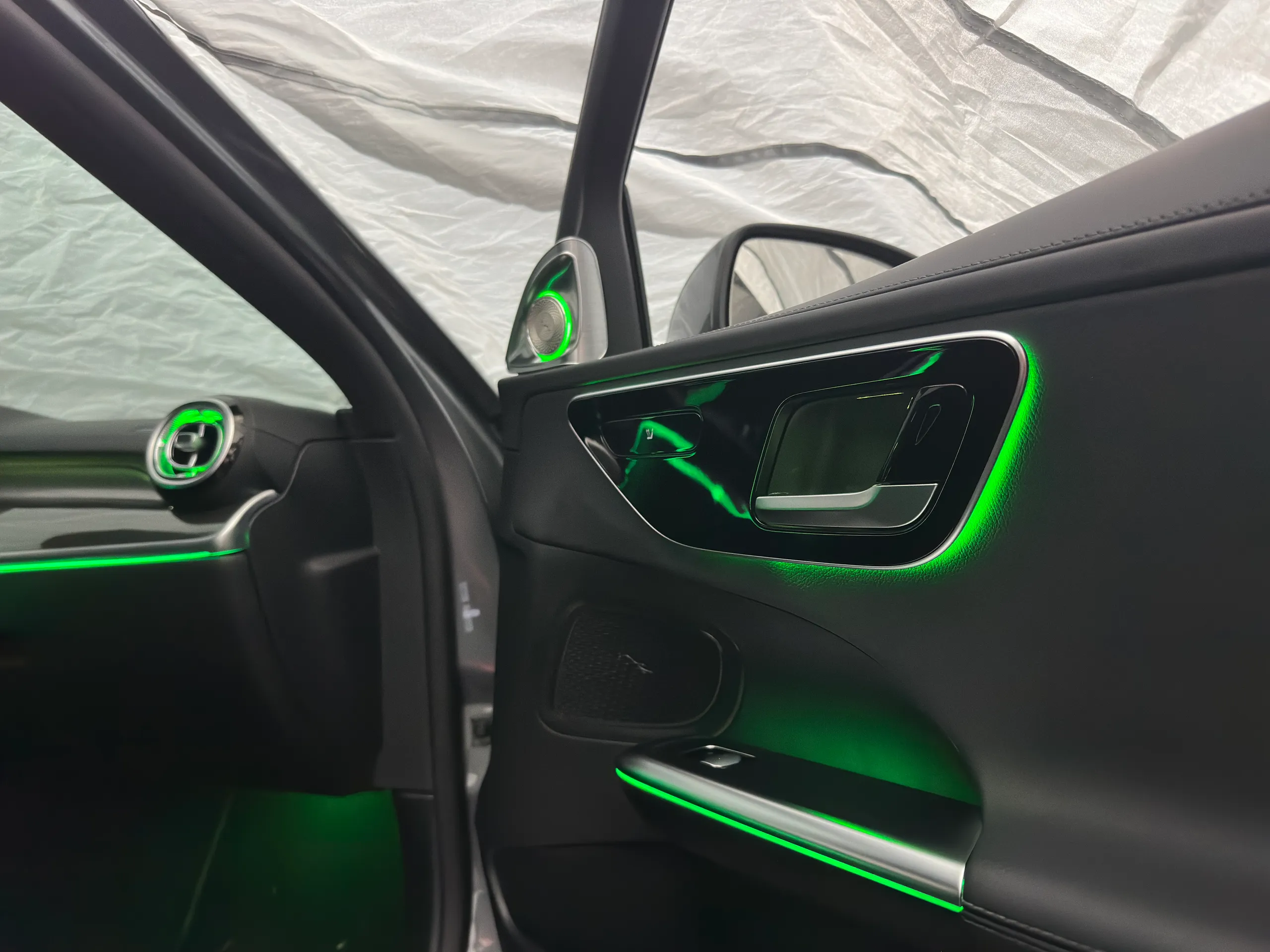 Mercedes C-Klasse W206 Ambientebeleuchtung Lüftungsdüsen Cockpitansicht