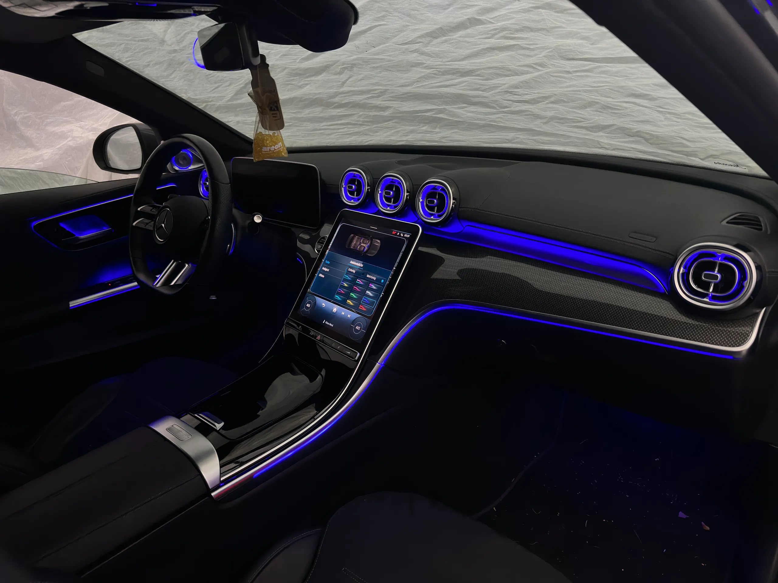 Beleuchtete Lüftungsdüsen Mercedes W206 in lila Ambientelicht