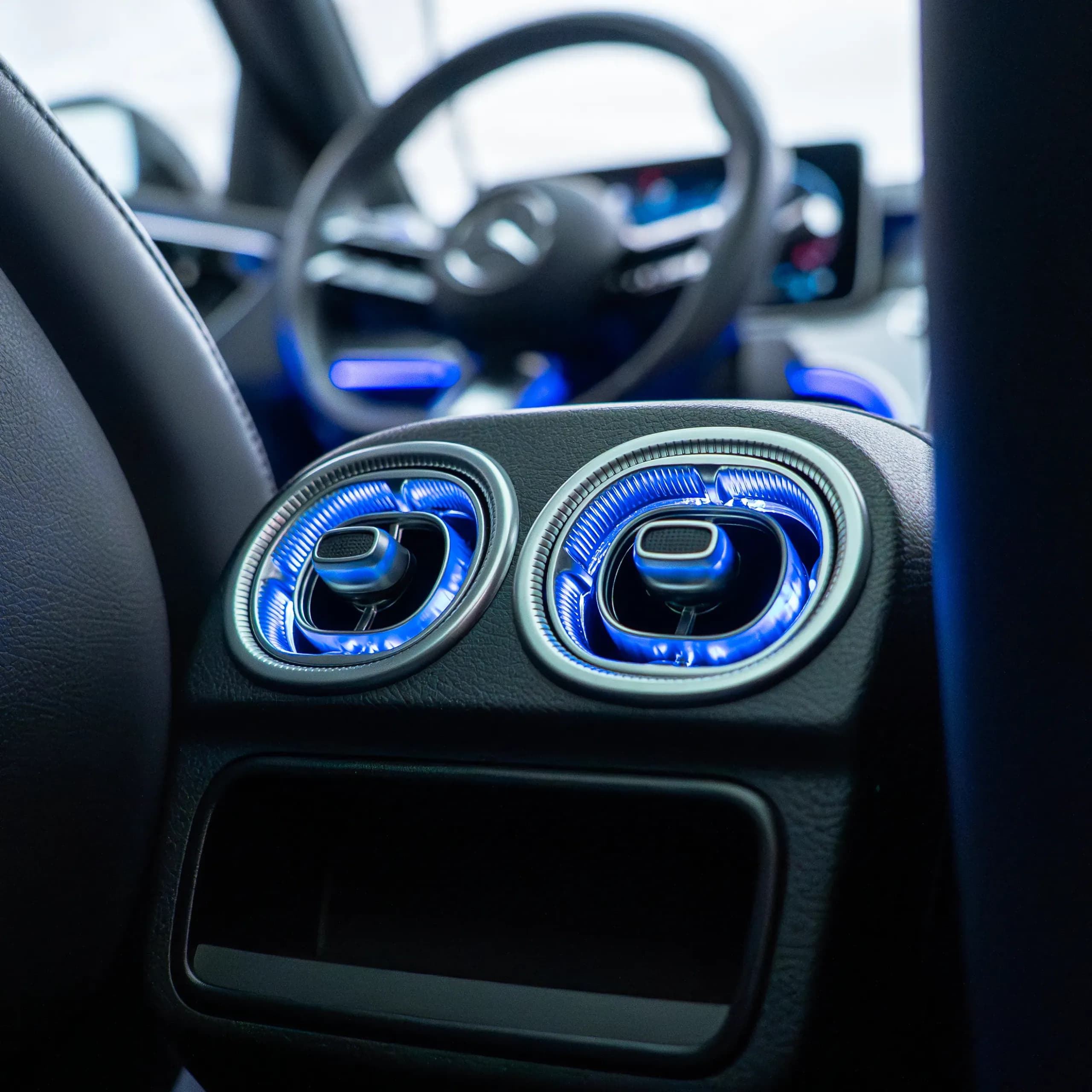 Mercedes C-Klasse W206 Ambientebeleuchtung Nachtaufnahme Innenraum