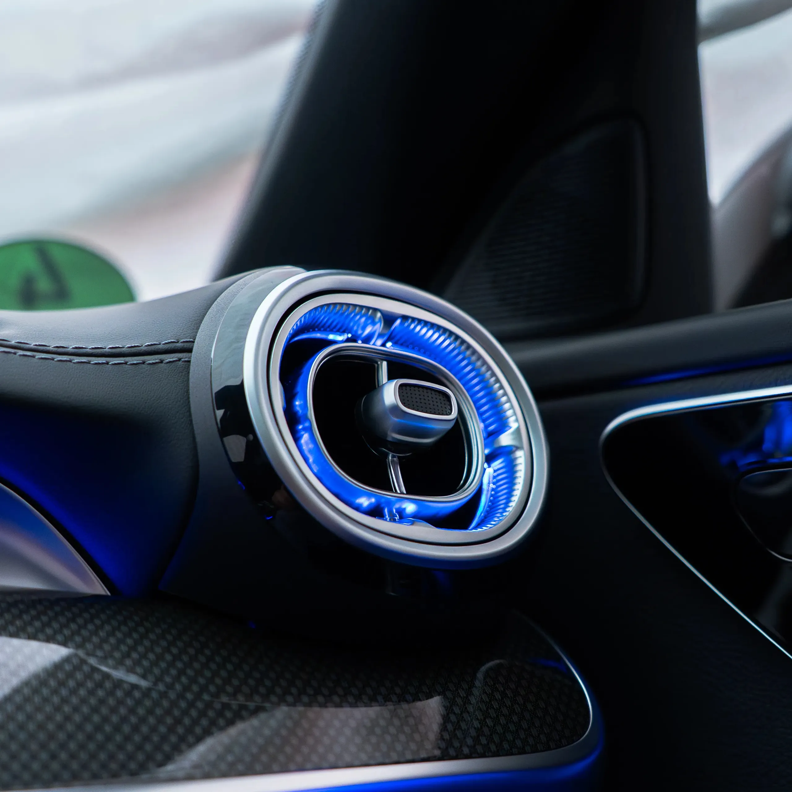 Mercedes GLC X254 Ambientebeleuchtung Farbszene Pink an Lüftungsdüsen und Cockpit