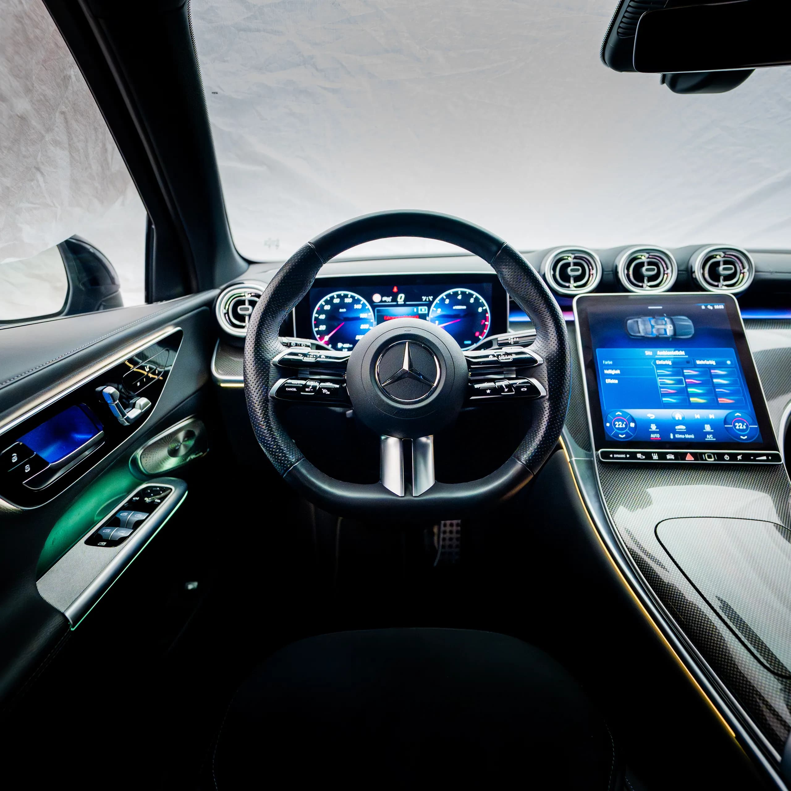 Nahaufnahme Lüftungsdüsenbeleuchtung Mercedes GLC X254 mit MBUX Farbsteuerung