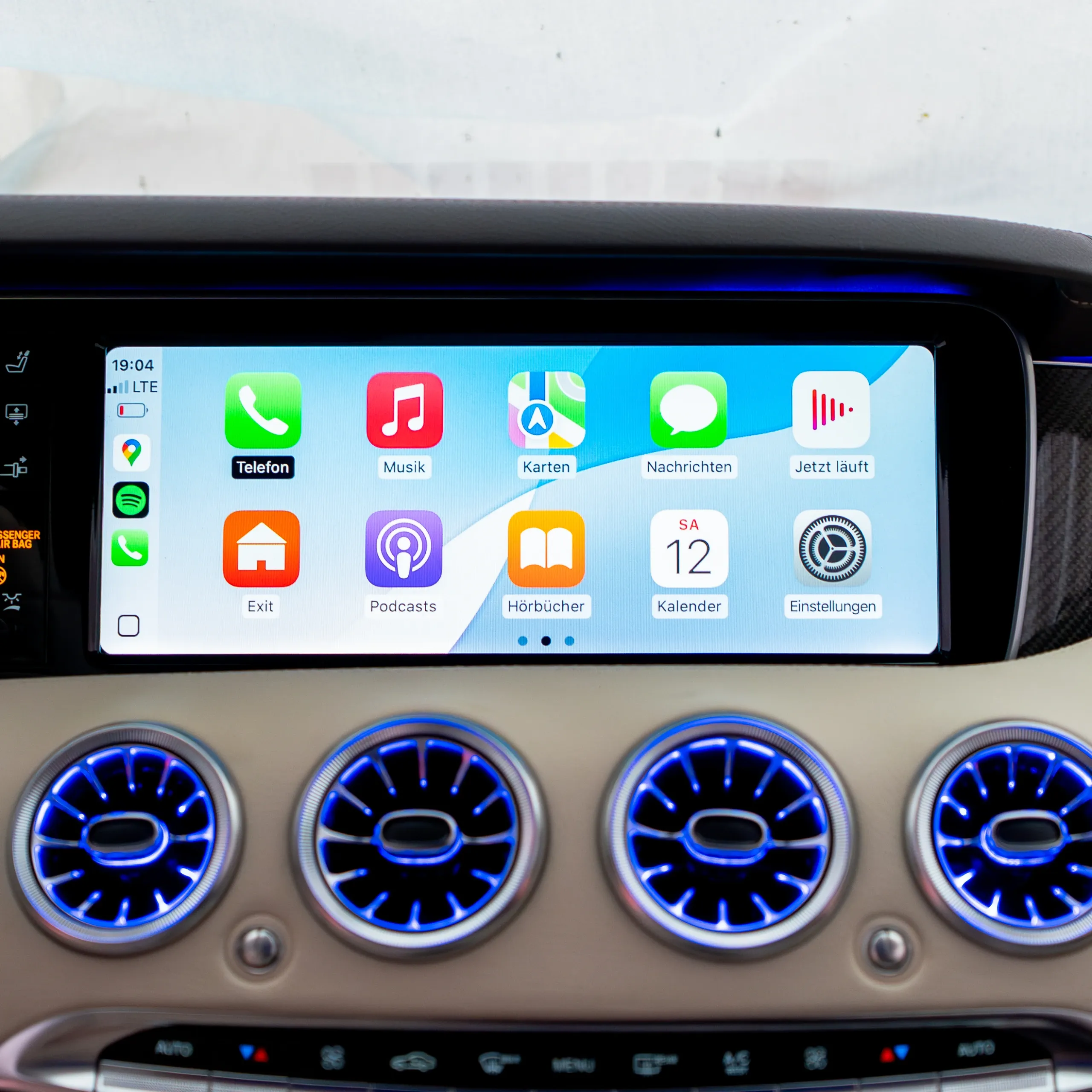 Detailansicht Drehregler Steuerung Apple CarPlay Mercedes A-Klasse W176