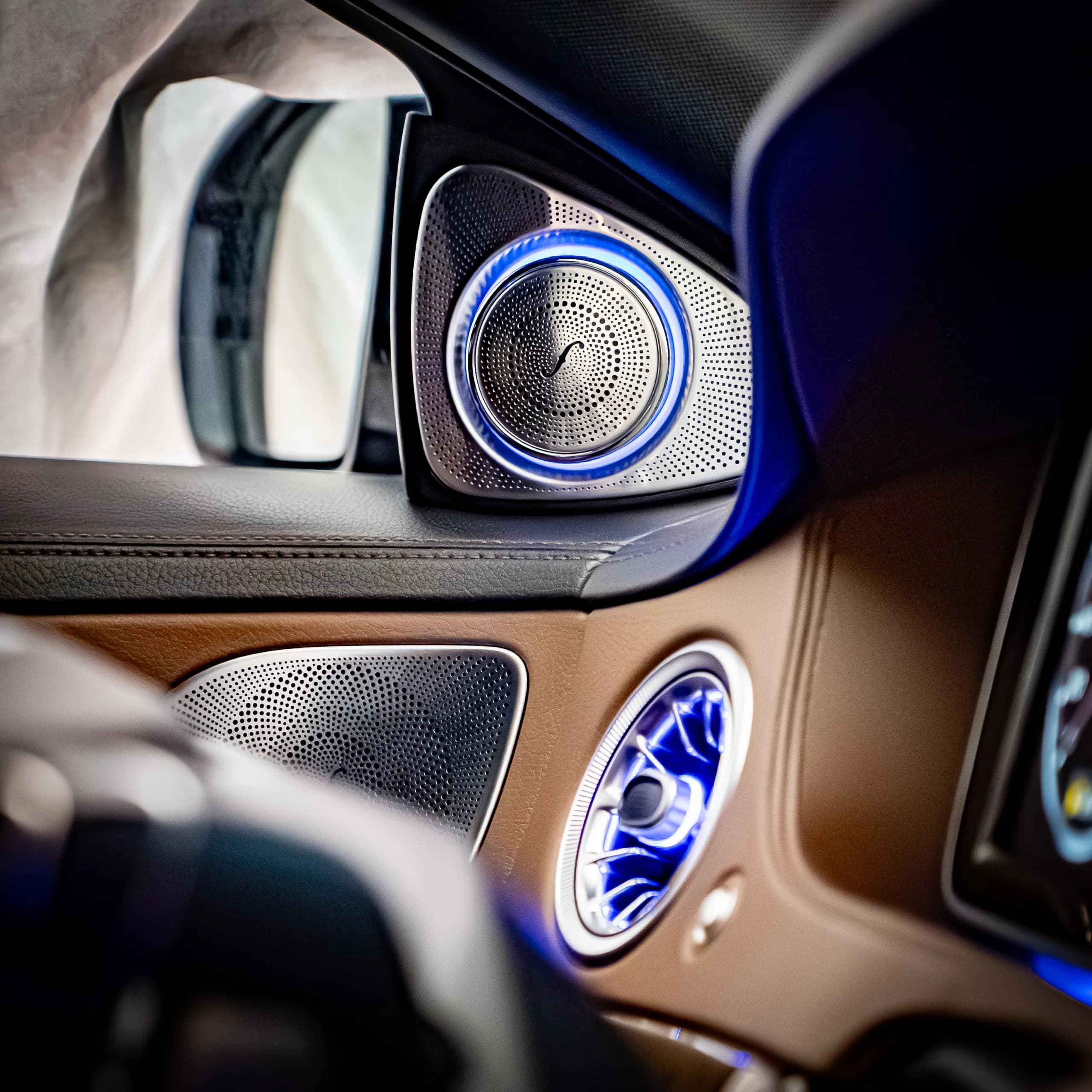 Cockpit Gesamtansicht Mercedes S-Klasse W222 mit Ambiente Lichtpaket