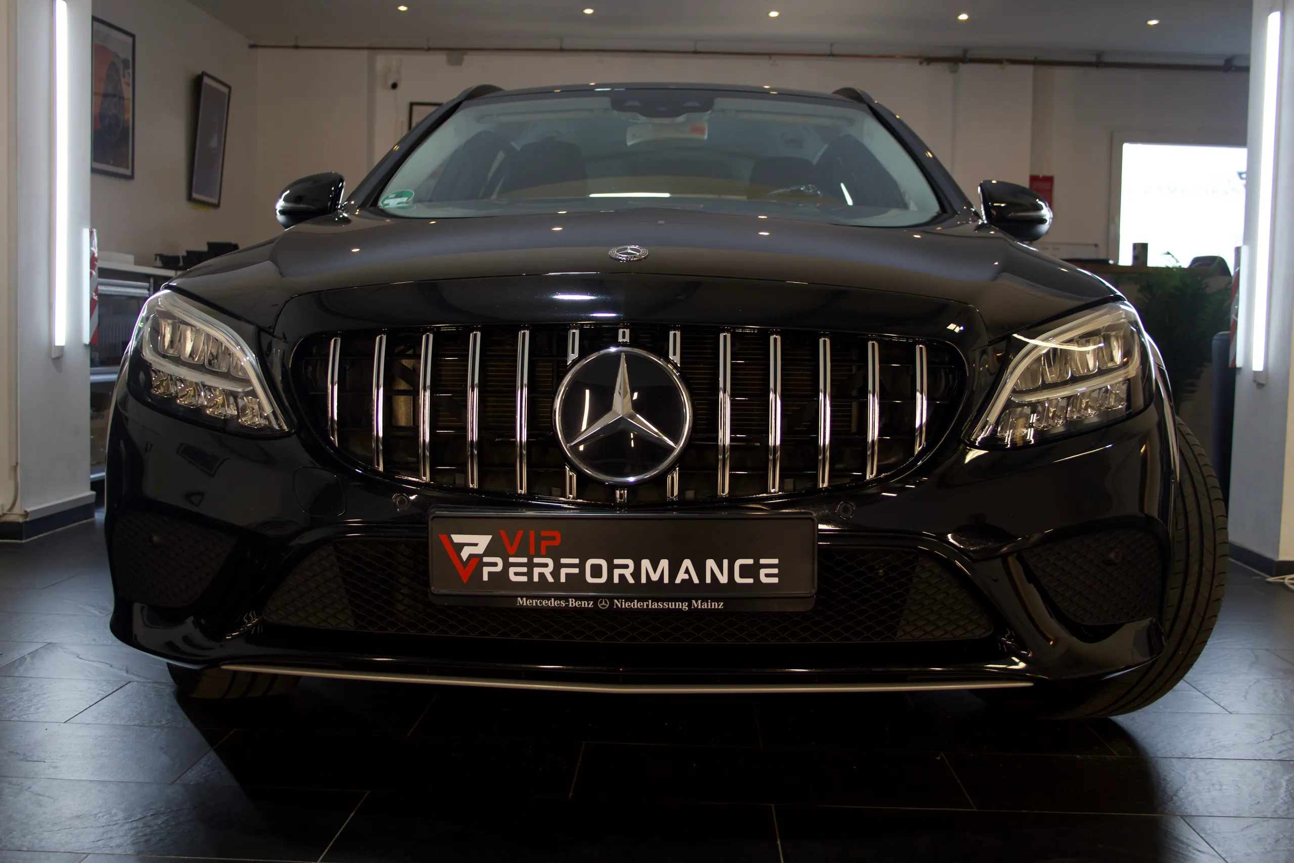 Vorher-nachher Vergleich Mercedes C-Klasse W205 Seriengrill zu Panamericana Grill