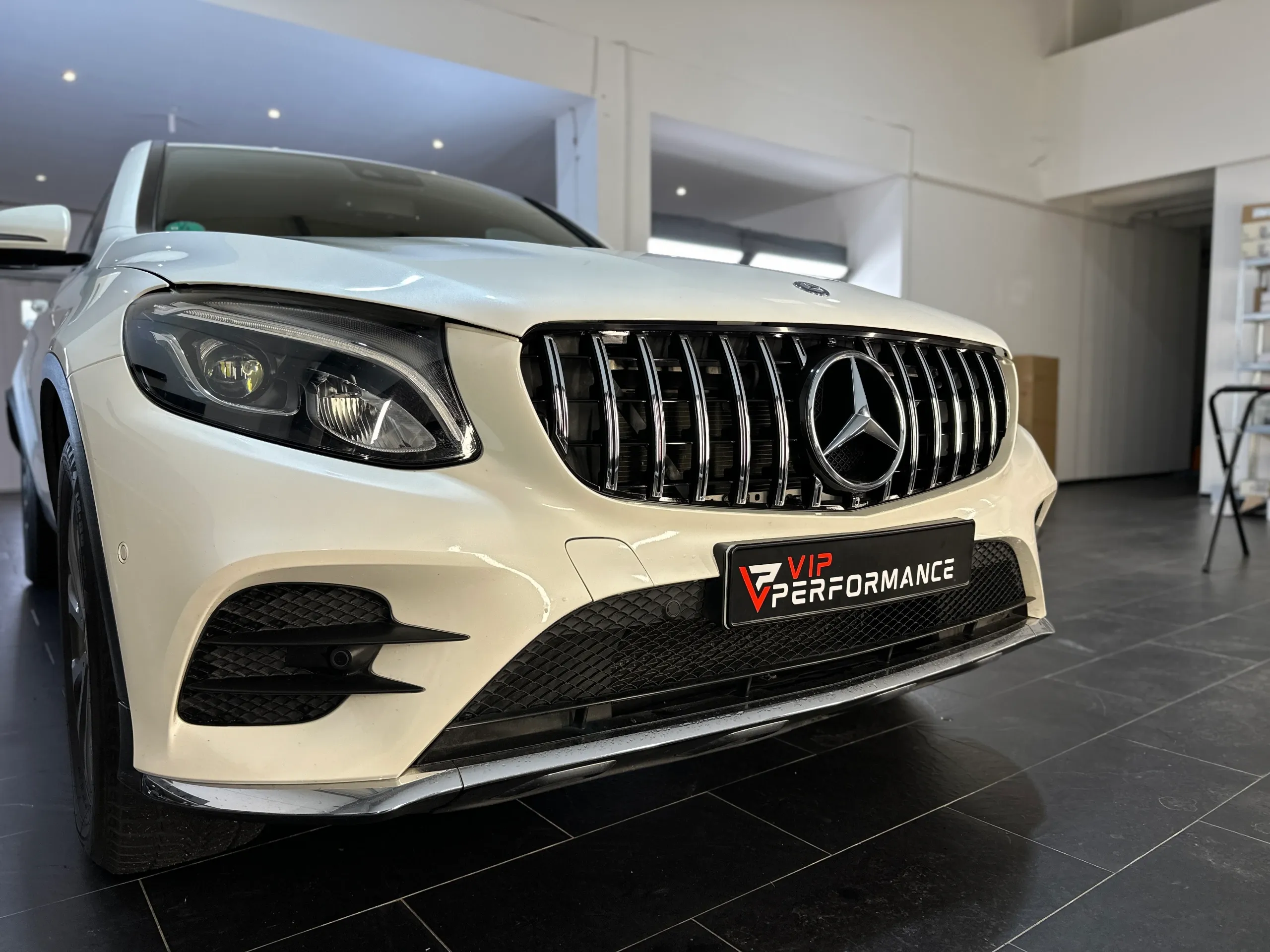 Mercedes GLC X253 Sportgrillumbau in Schwarz