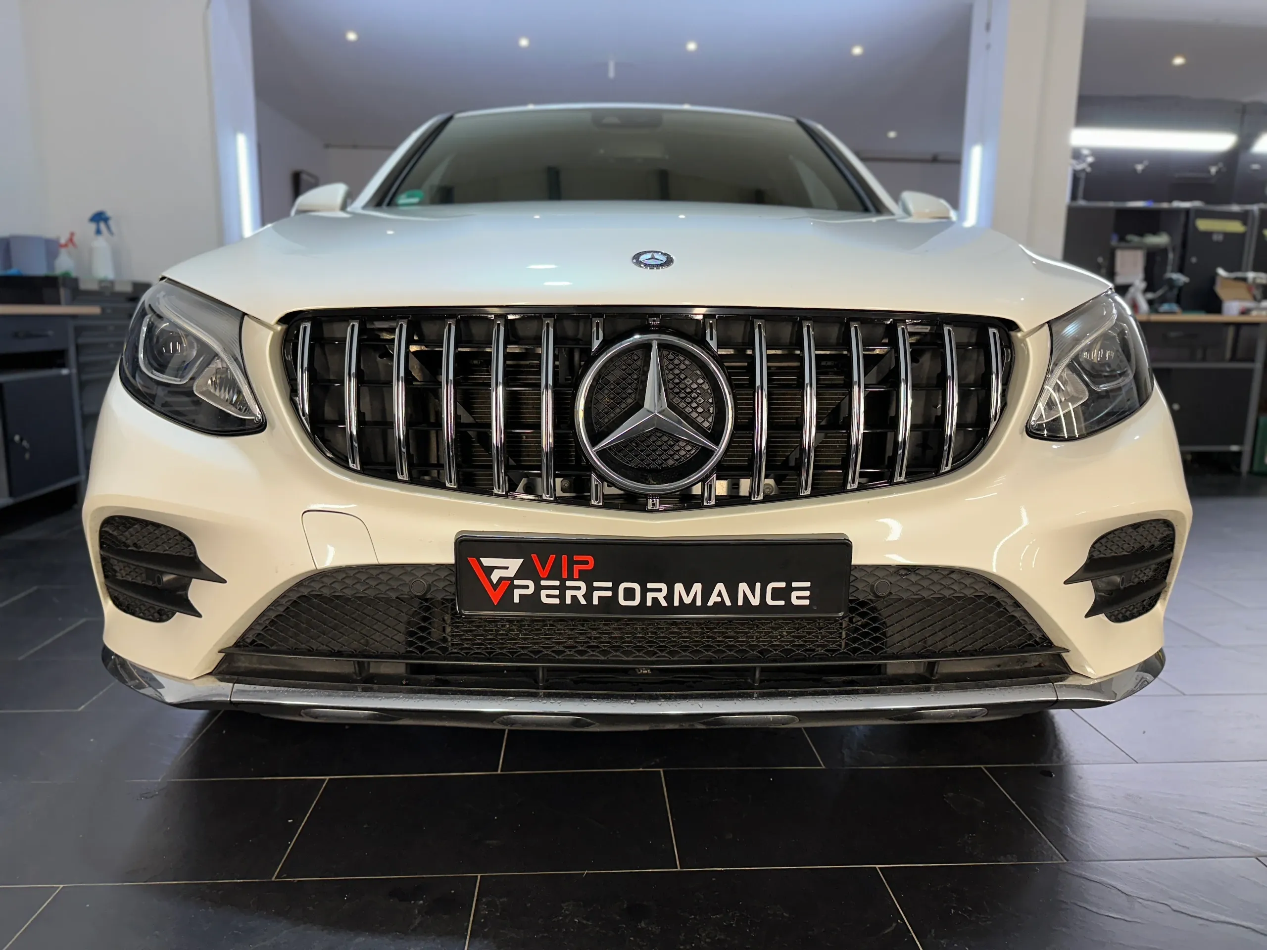 Mercedes GLC X253 Panamericana Grill Umbau in der Werkstatt von Vip Performance
