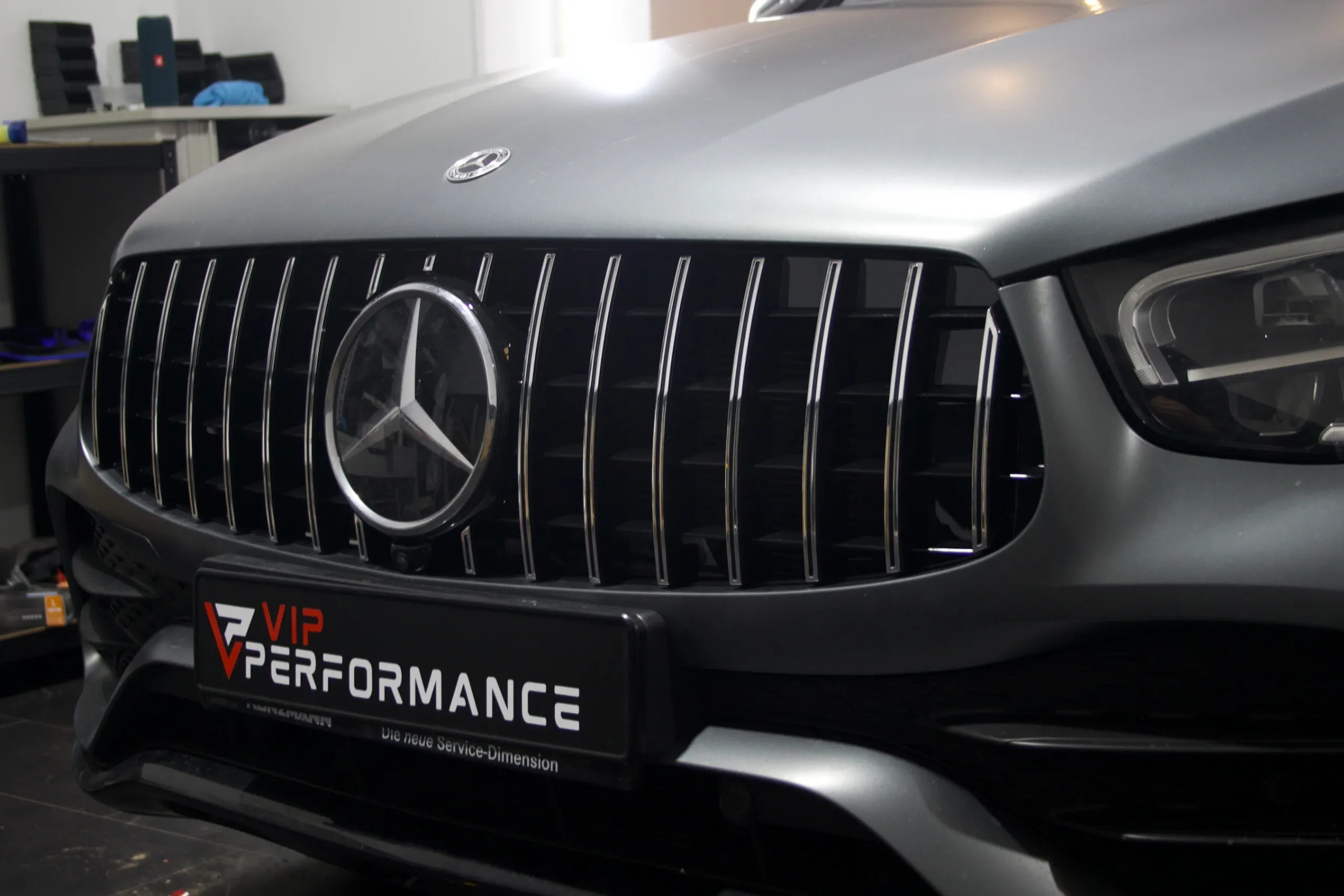 Vorher-nachher Vergleich Mercedes GLC X253 Seriengrill zu Panamericana Grill