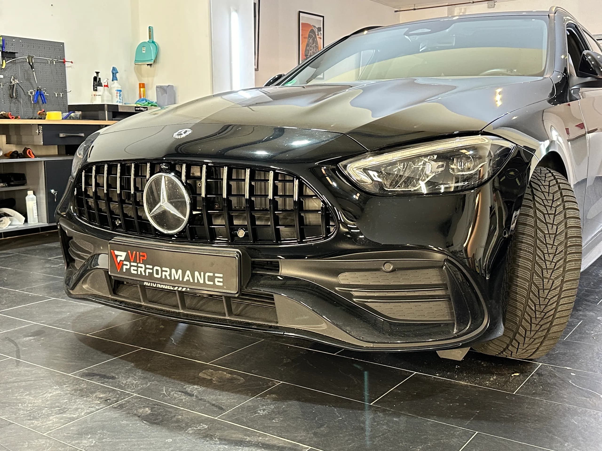 Panamericana Grill Mercedes C-Klasse W206 Frontansicht bei Tag