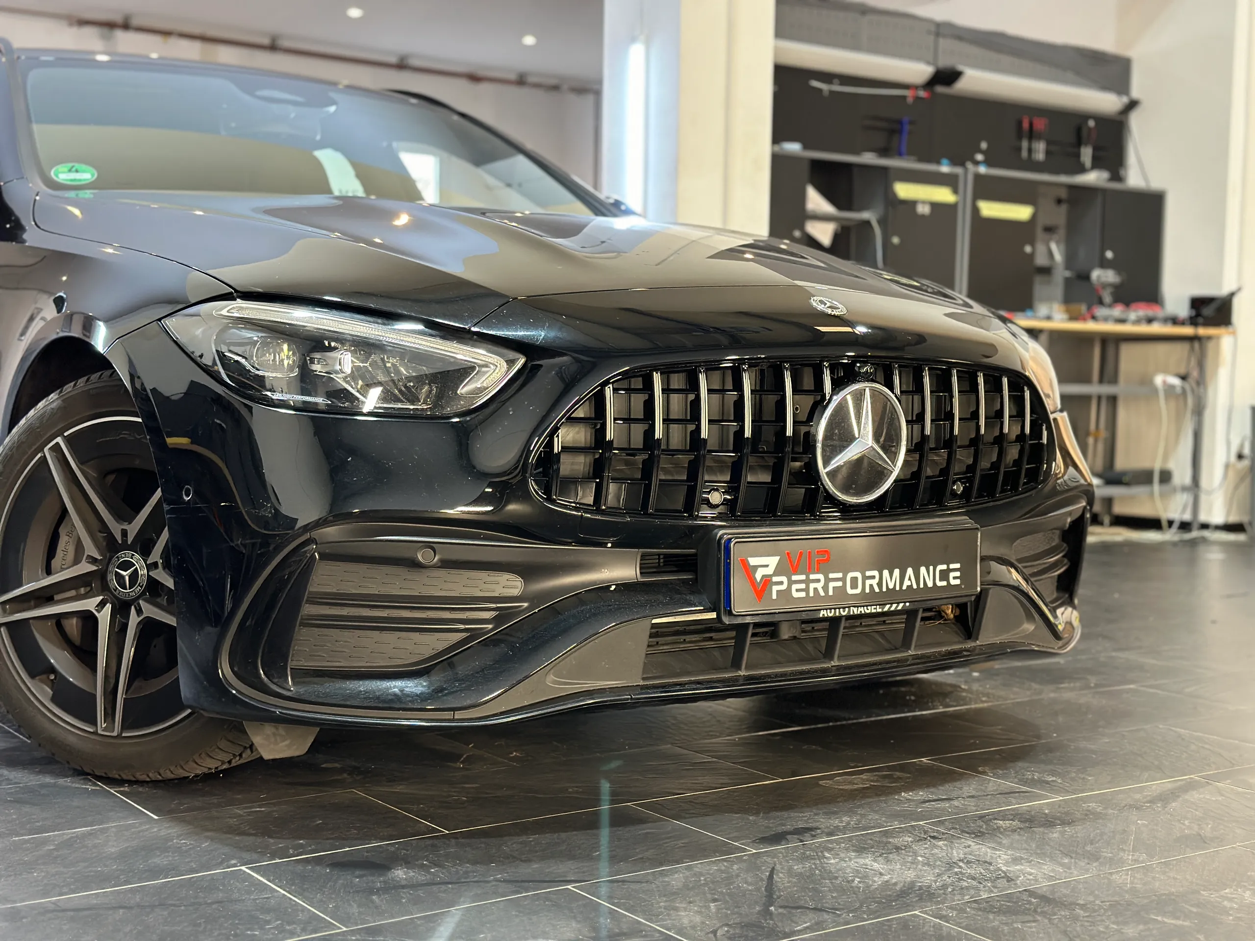 Mercedes W206 Panamericana Grill schwarz Nahaufnahme Kühlergrill