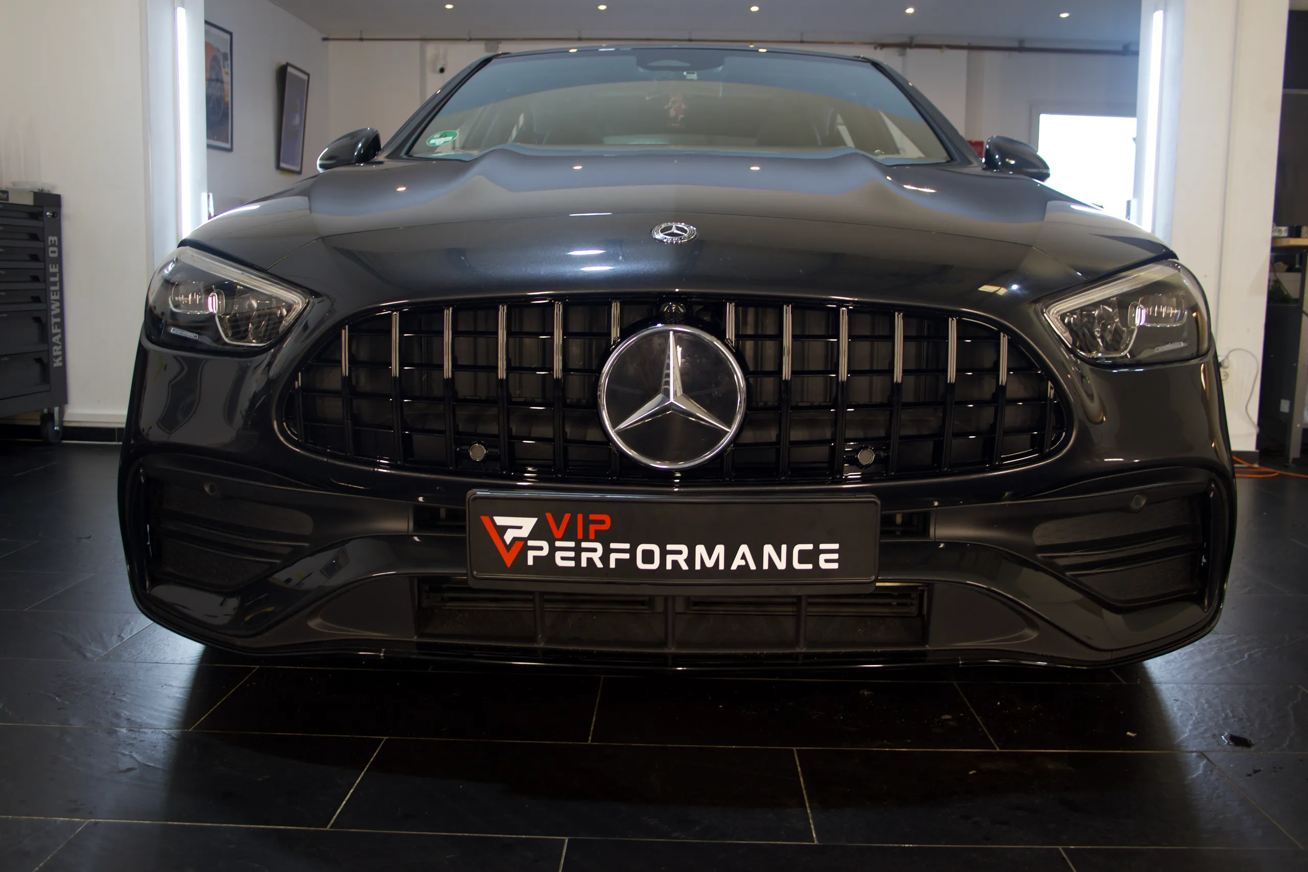 Mercedes C-Klasse W206 Grillumbau vorher nachher Vergleich Front