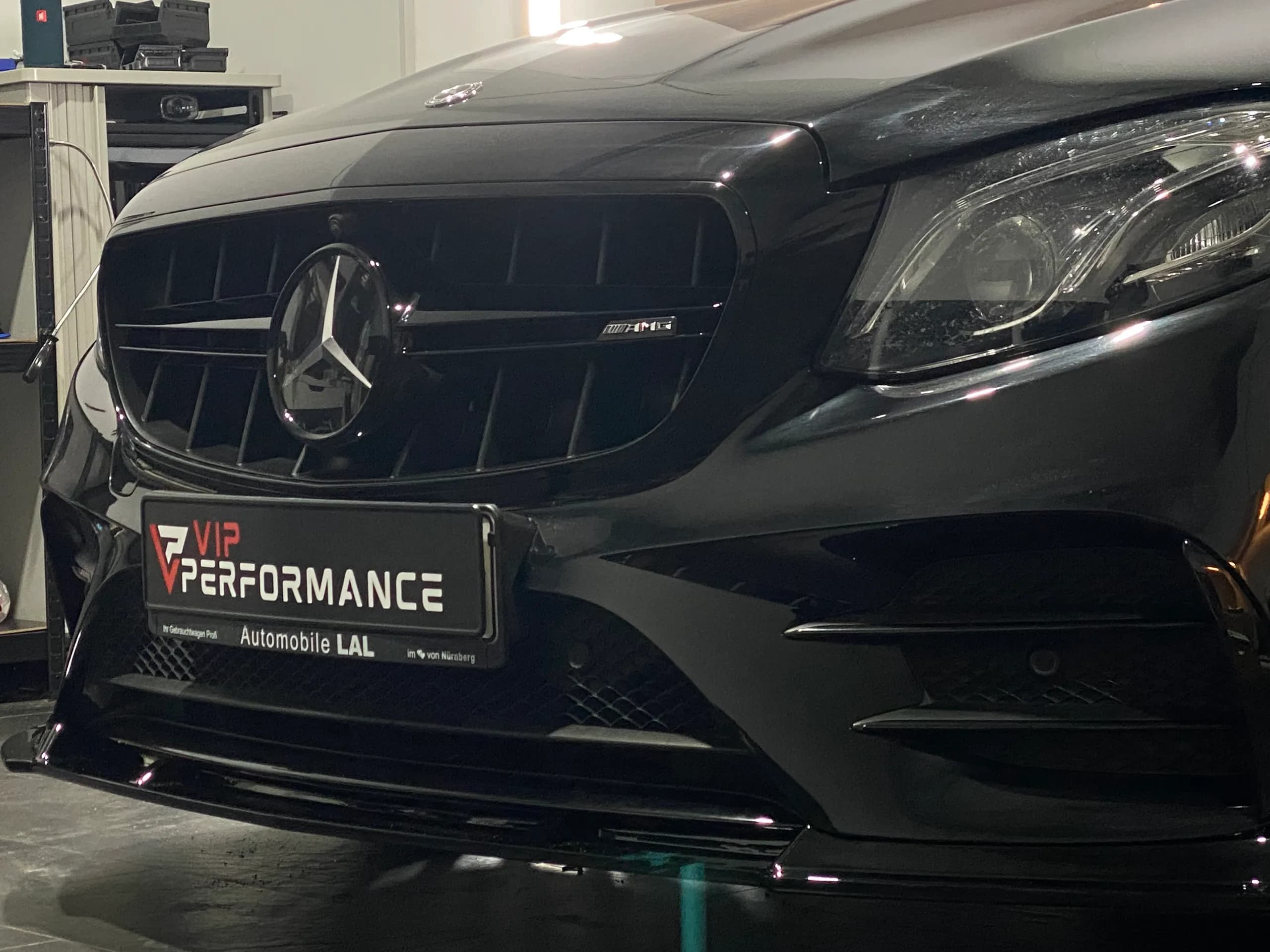 Panamericana Grill Mercedes W213 Lamellendesign Close-up