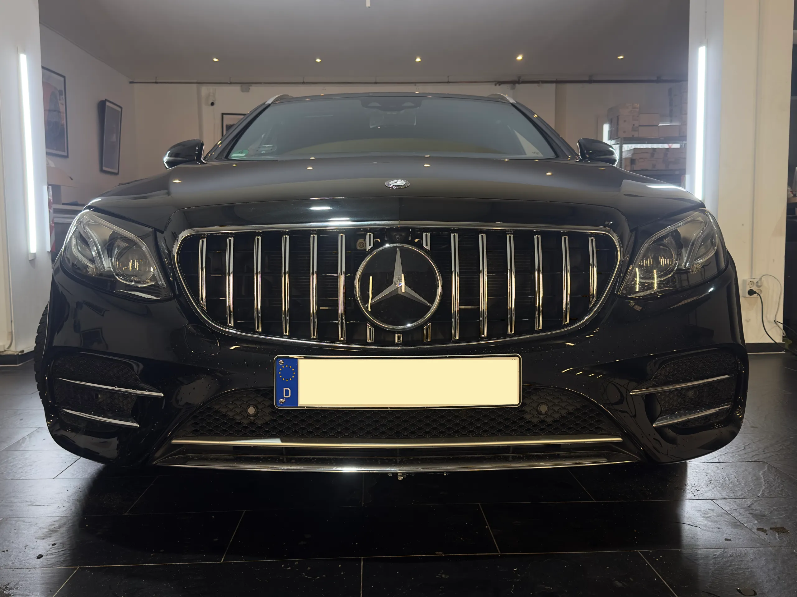 Chrom Panamericana Grill Mercedes W213 Nahaufnahme Kühlergrill