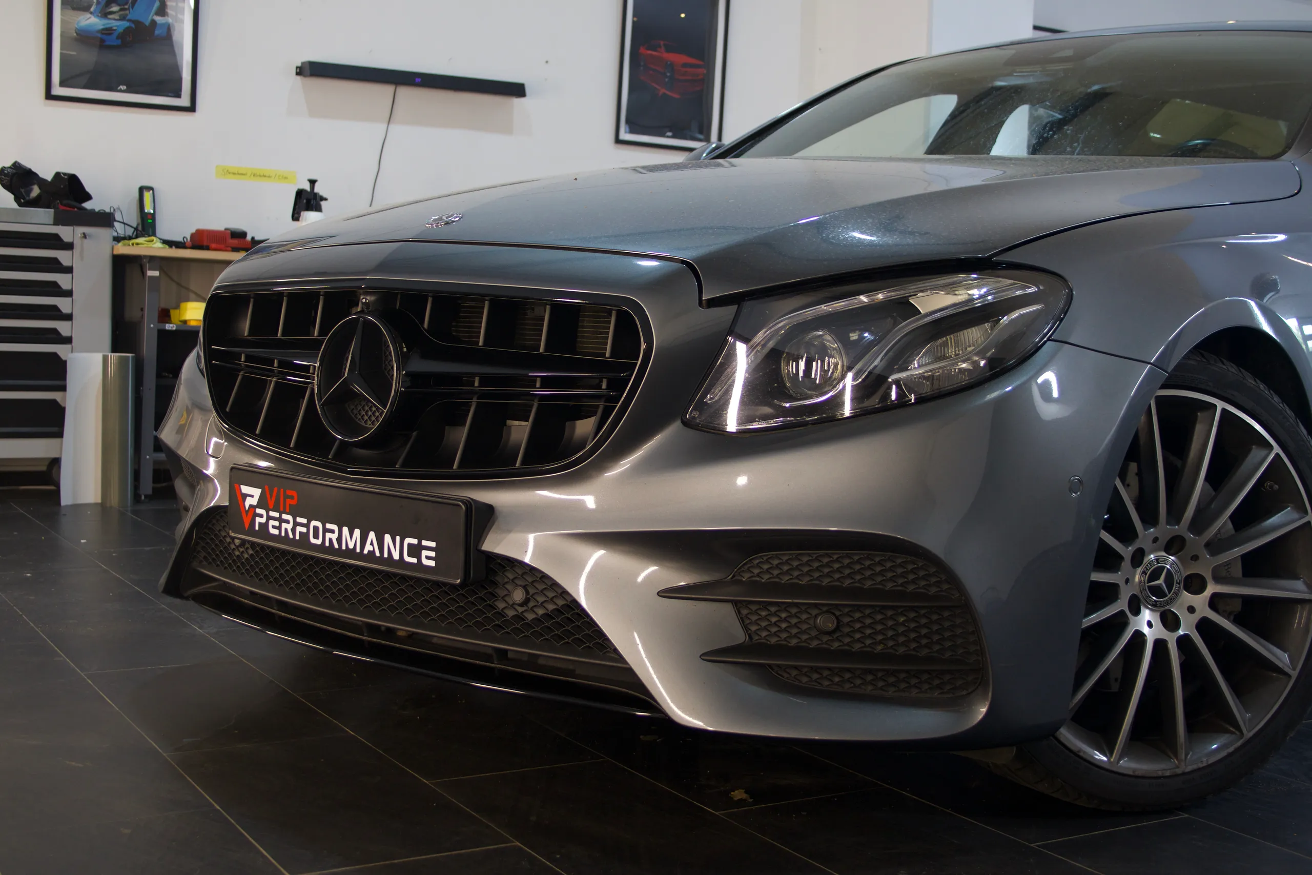 Detailansicht Mercedes Stern im Panamericana Grill W213