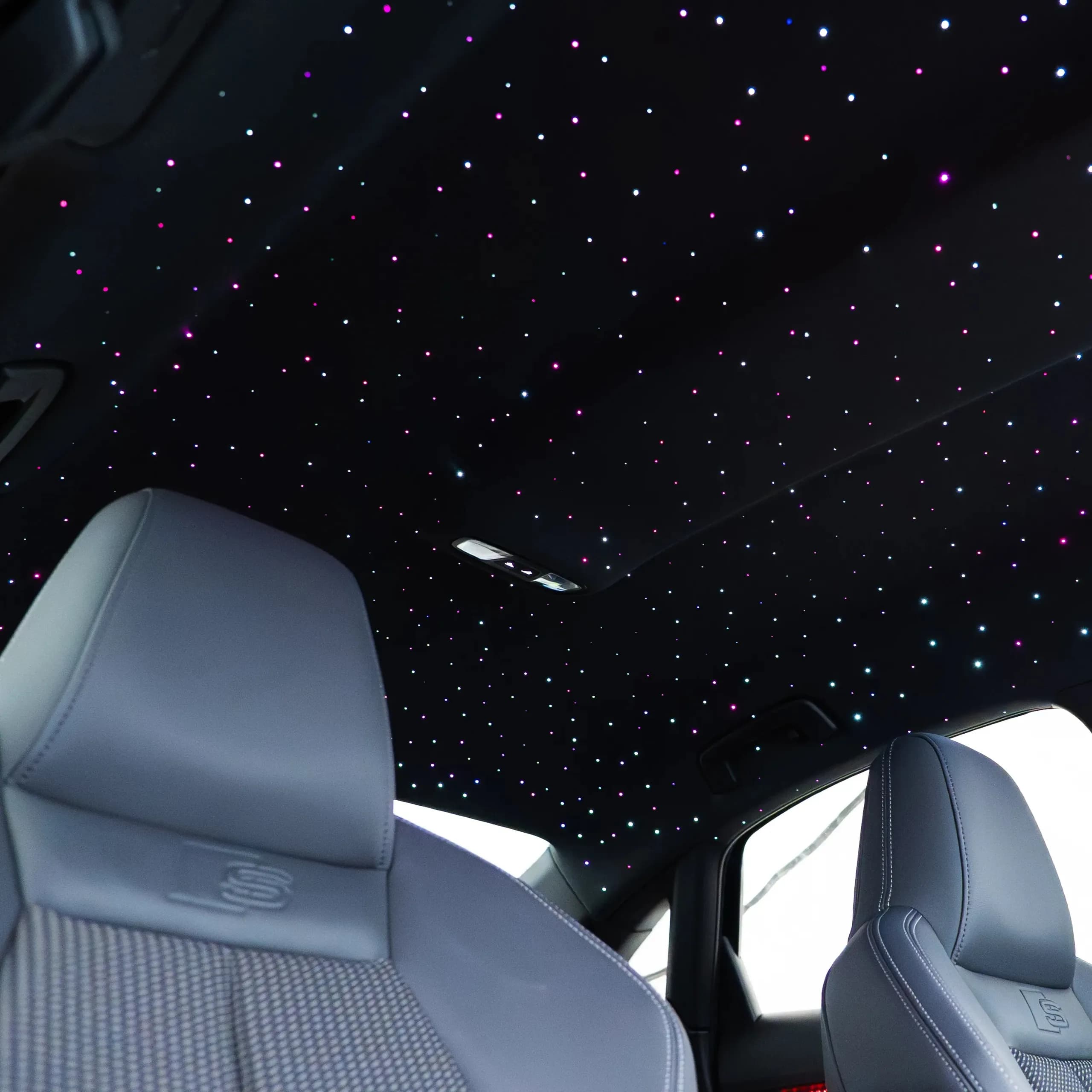 Sternenhimmel LED im Mercedes Innenraum bei Nacht