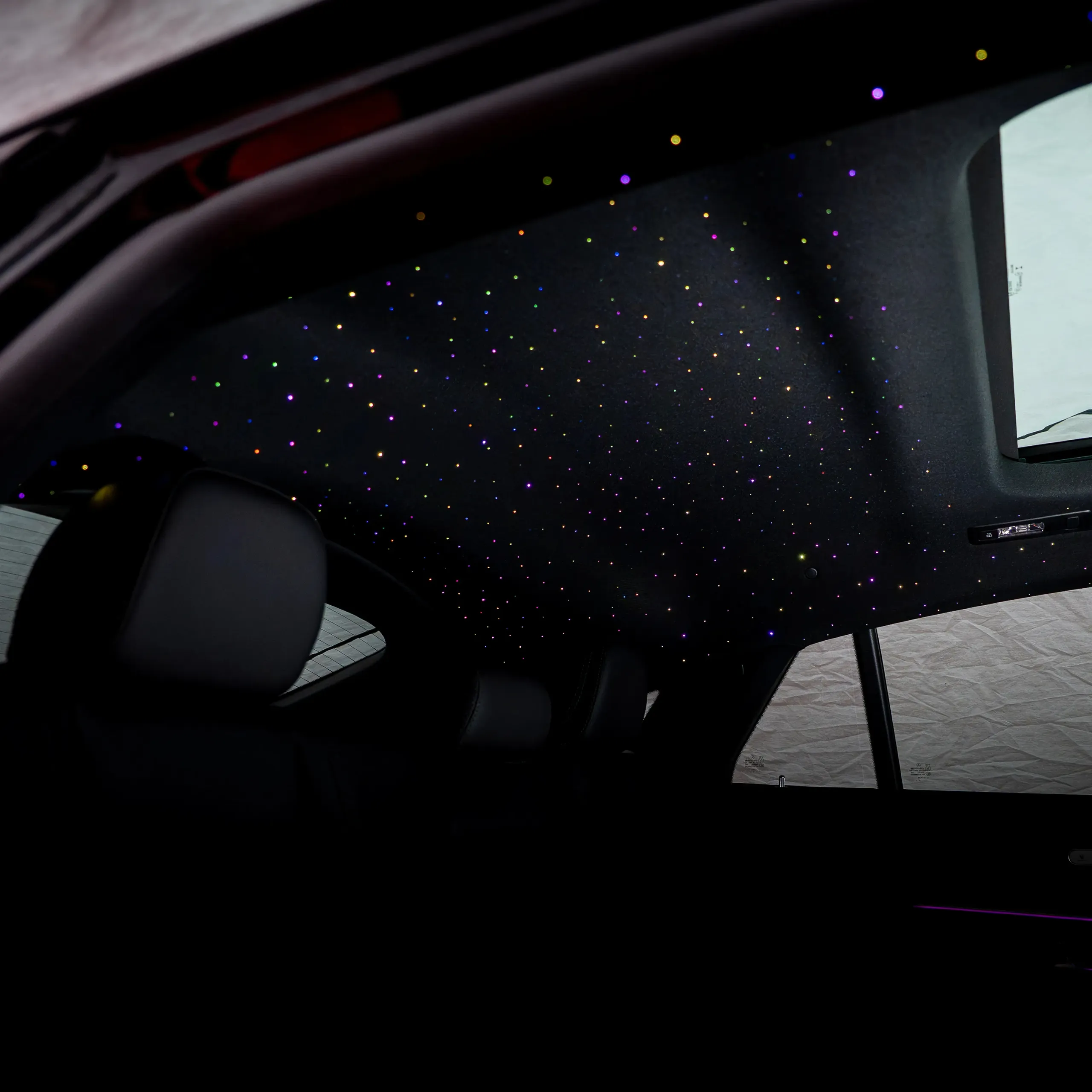 RGB Sternenhimmel im Porsche Innenraum mit warmweißer Farbwelt