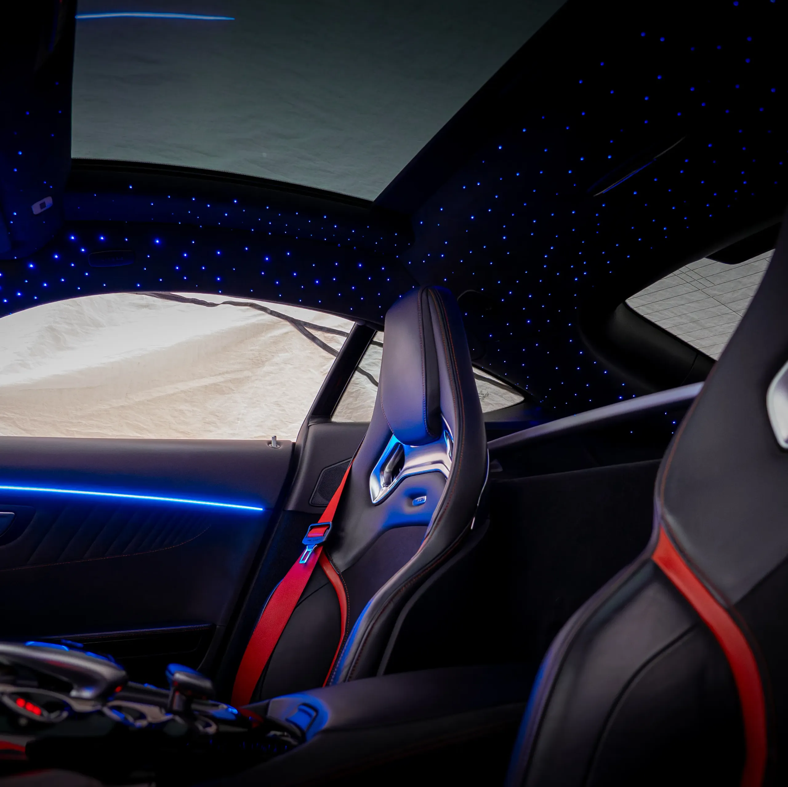 RGB Sternenhimmel im Porsche Innenraum mit warmweißer Farbwelt