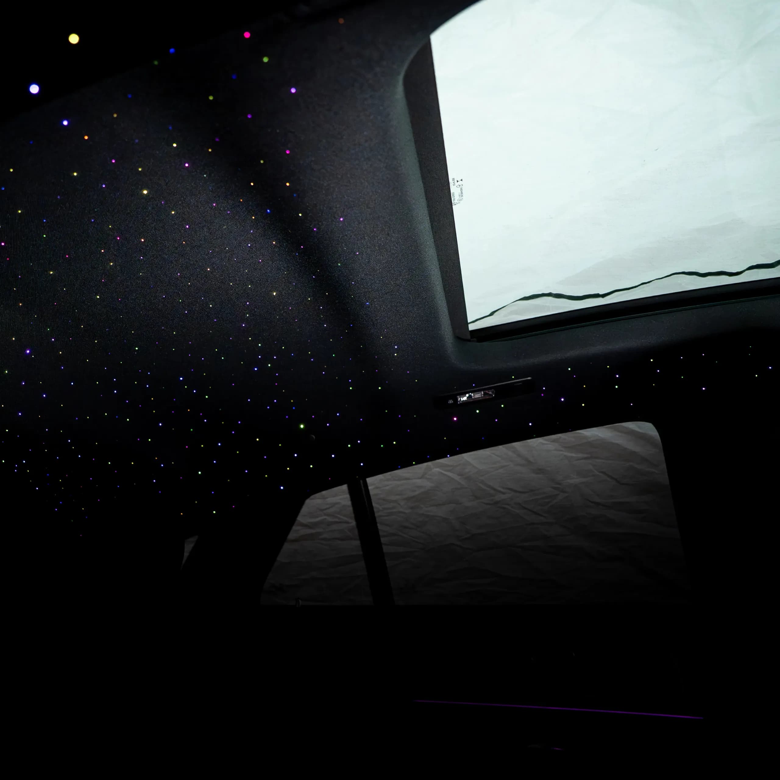 Detailaufnahme LED Sternenhimmel im Dachhimmel eines Audi