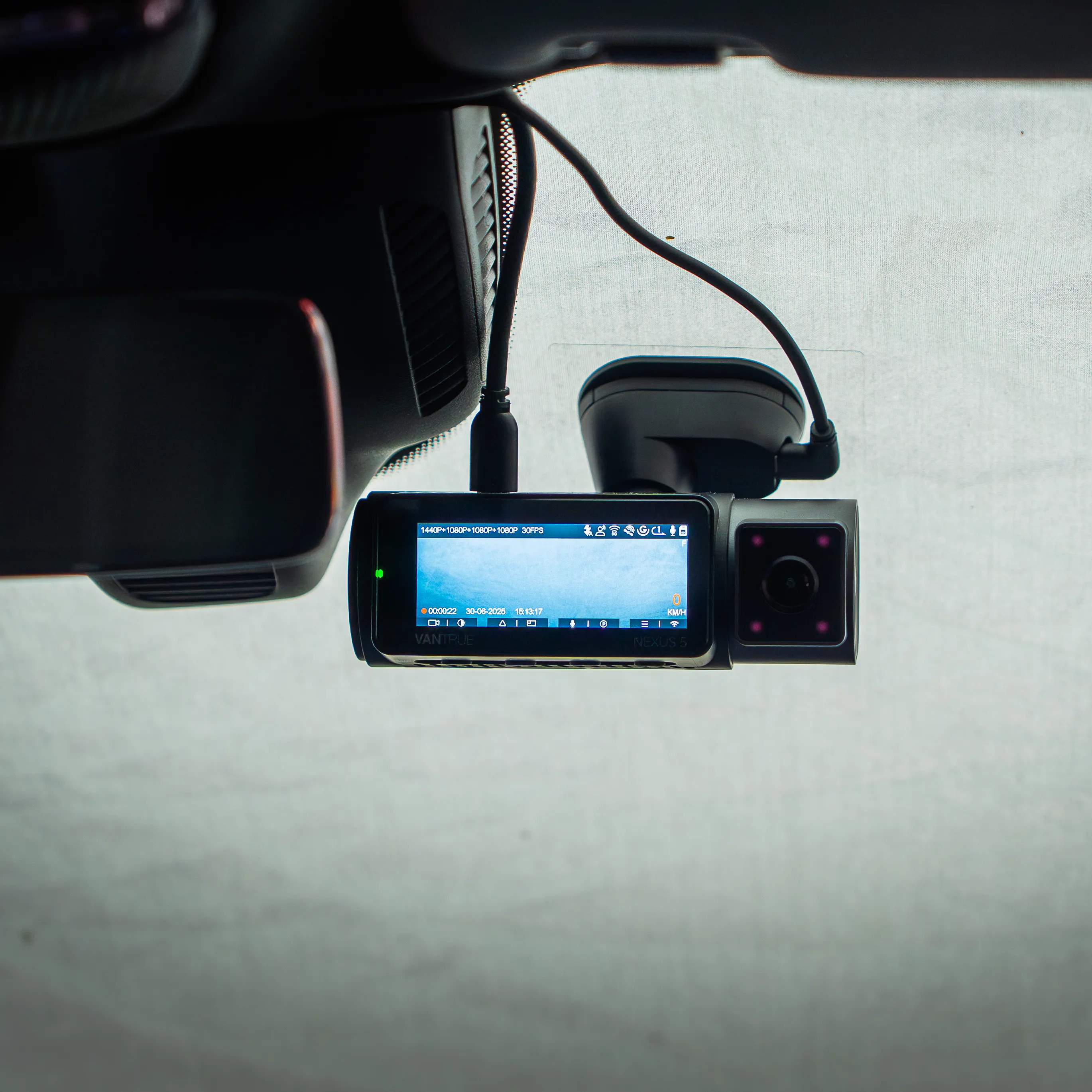 Professioneller Dashcam Einbau im Fahrzeug